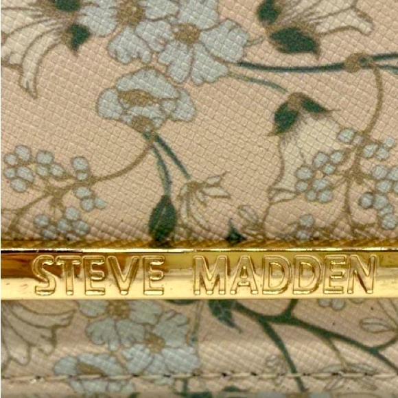 Steve Madden Treated Canvas with/flower design snap closure zipper coin purse - Picture 3 of 7